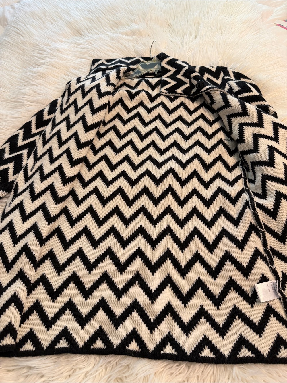 GIOGIO Black & White Gorgeous Chevron Knit Sweater- Women's Button Front Jacket - Picture 8 of 9